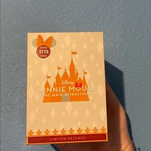 Minnie Mouse Main Attraction MagicBand King Arthur